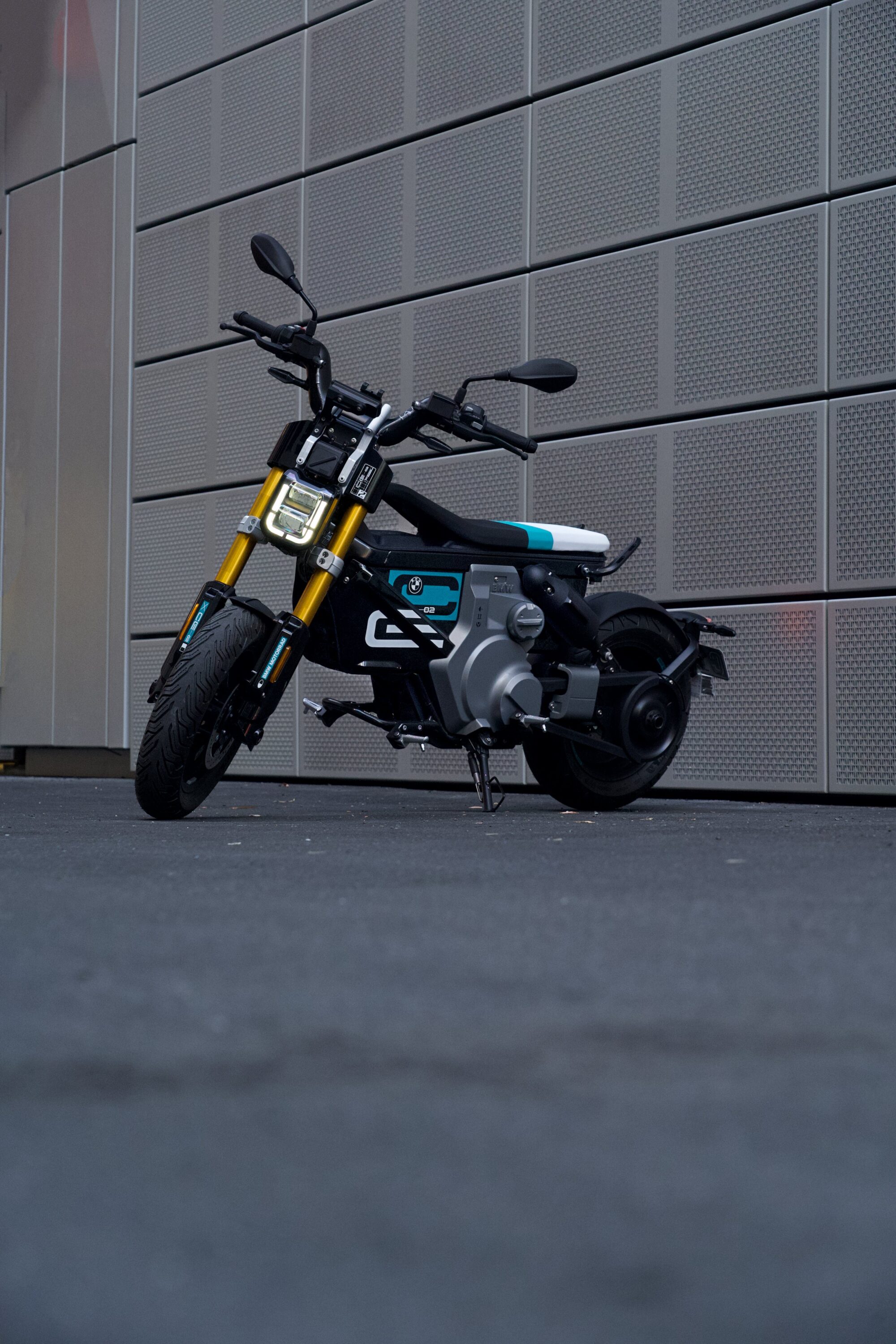 City Street Smarts - BMW CE 02 Review