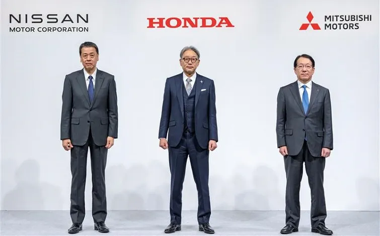 A photo of the three bosses from Nissan, Honda and Mitsubishi posing together.