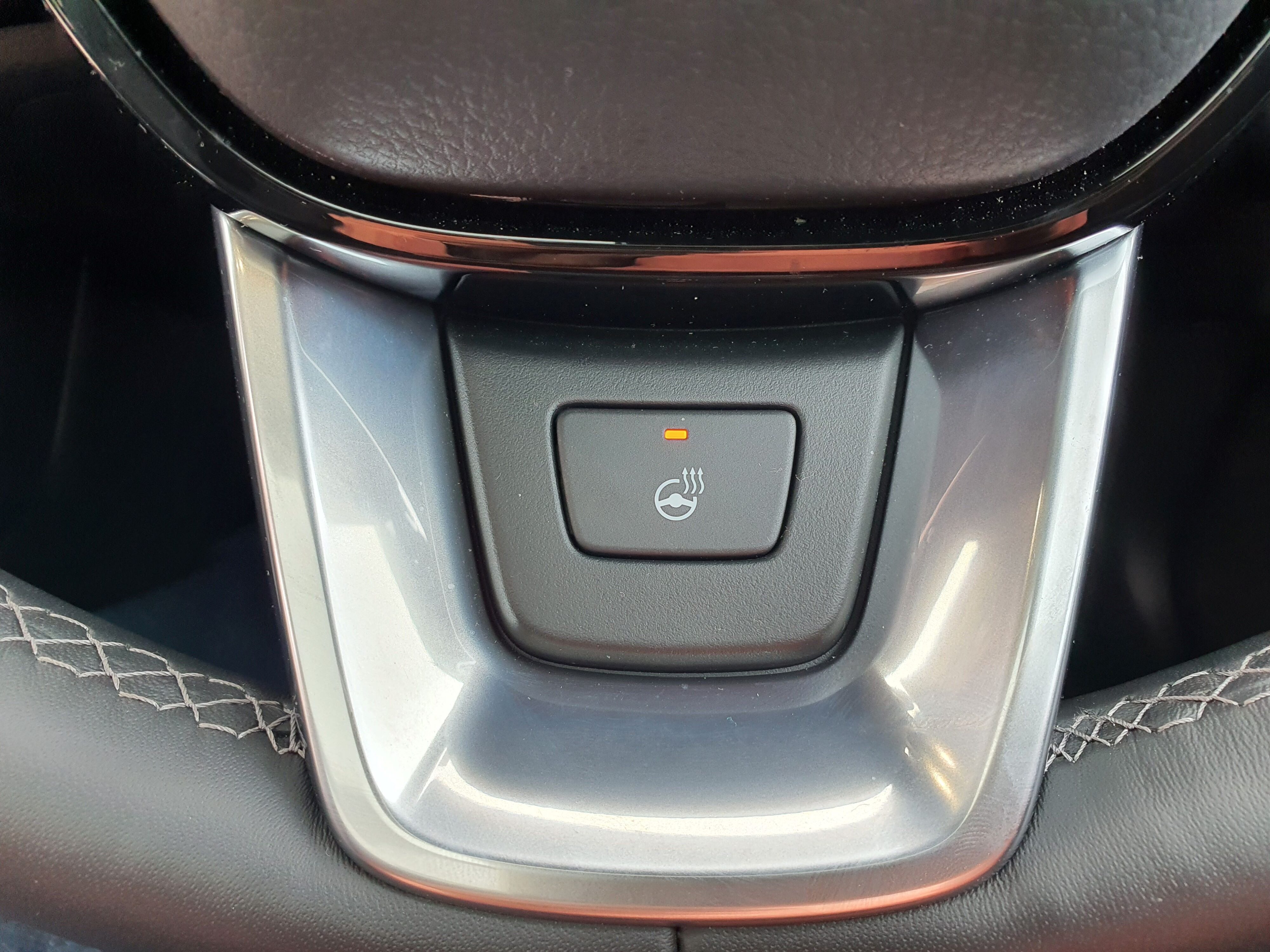 Heated steering wheel button on the interior of a 2025 Honda Civic SR e:HEV.