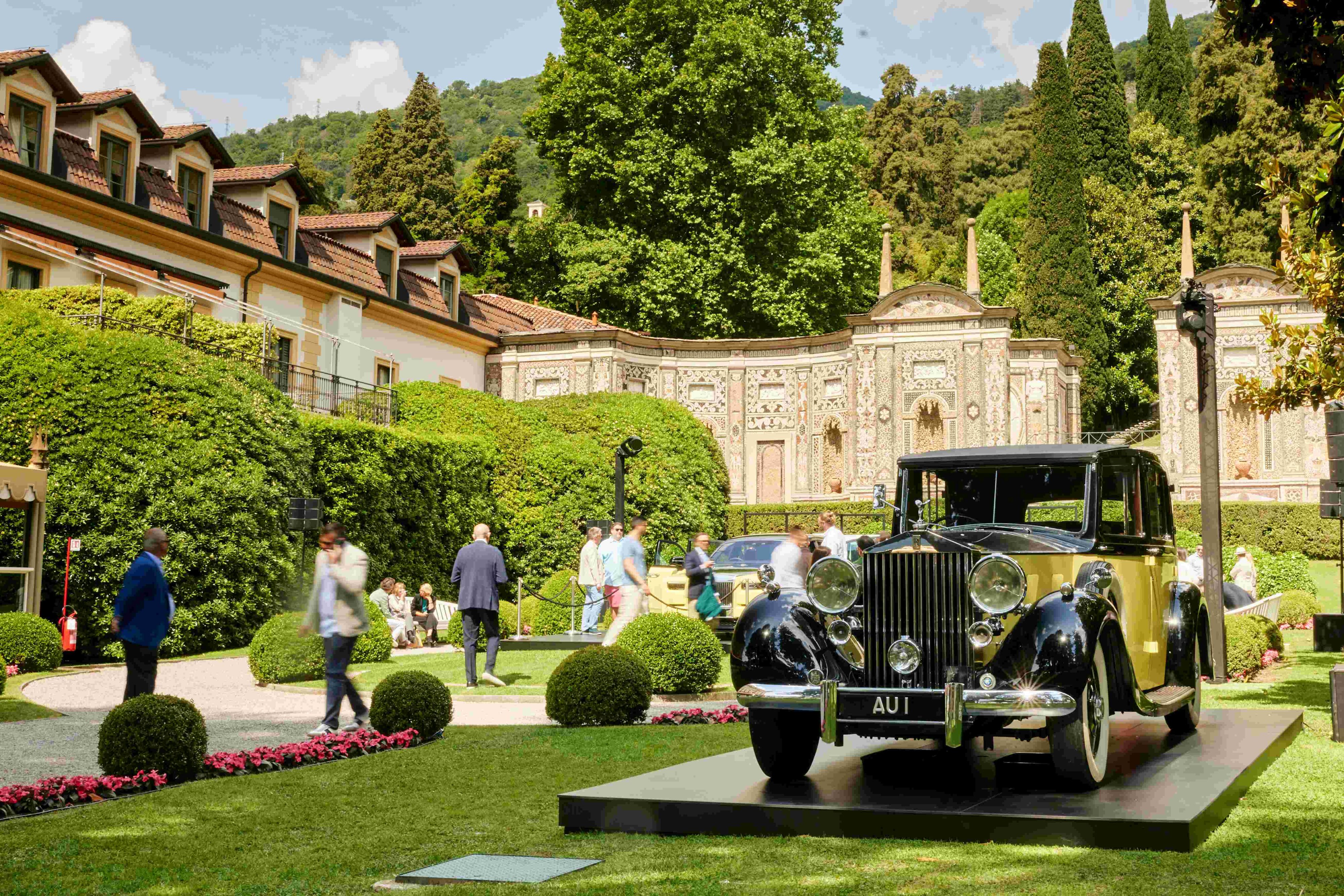 Solid Gold Ego Trip - Rolls-Royce Celebrates Phantom's 100th