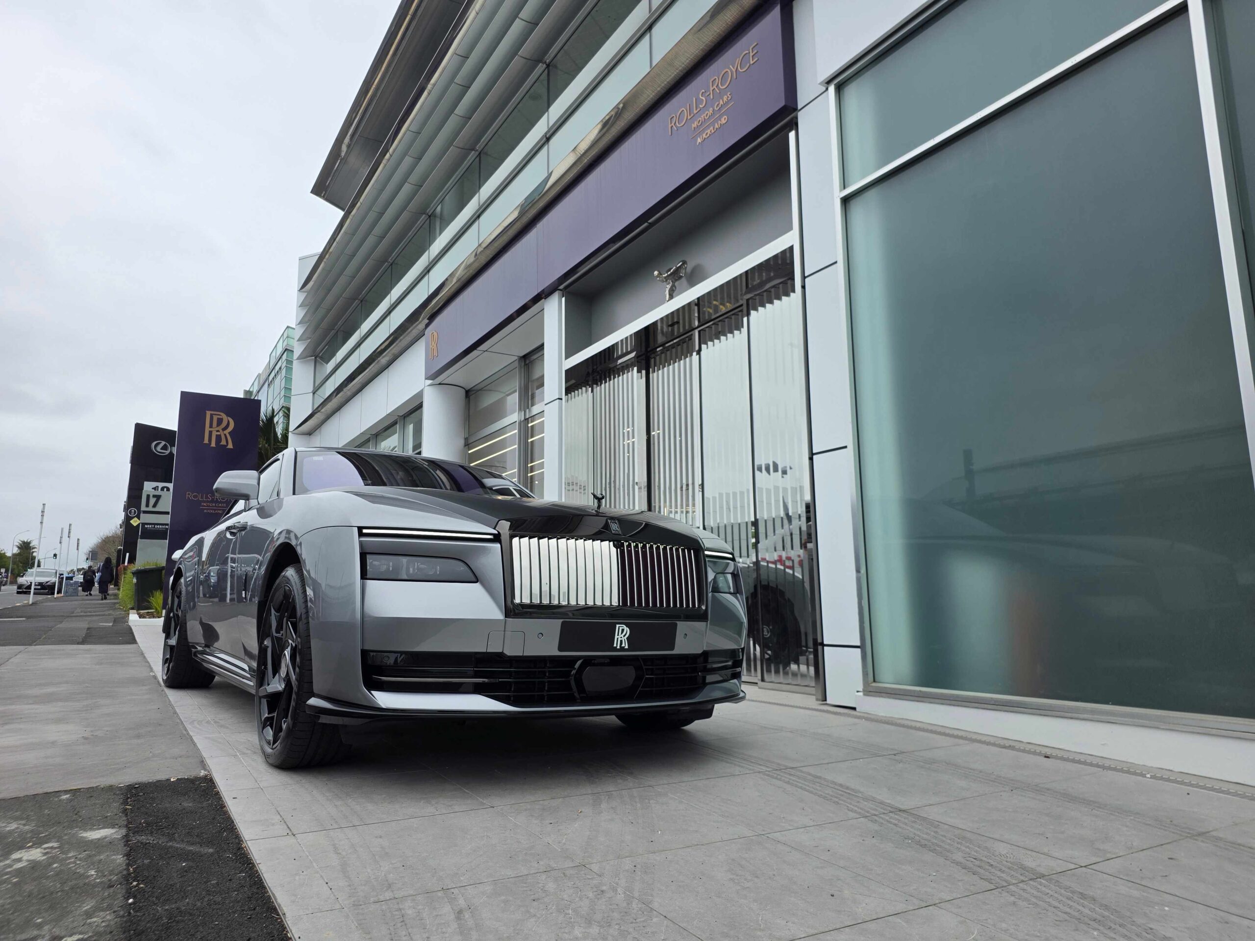 Rolls-Royce Black Badge Spectre Review - The Silent Vandal of Luxury
