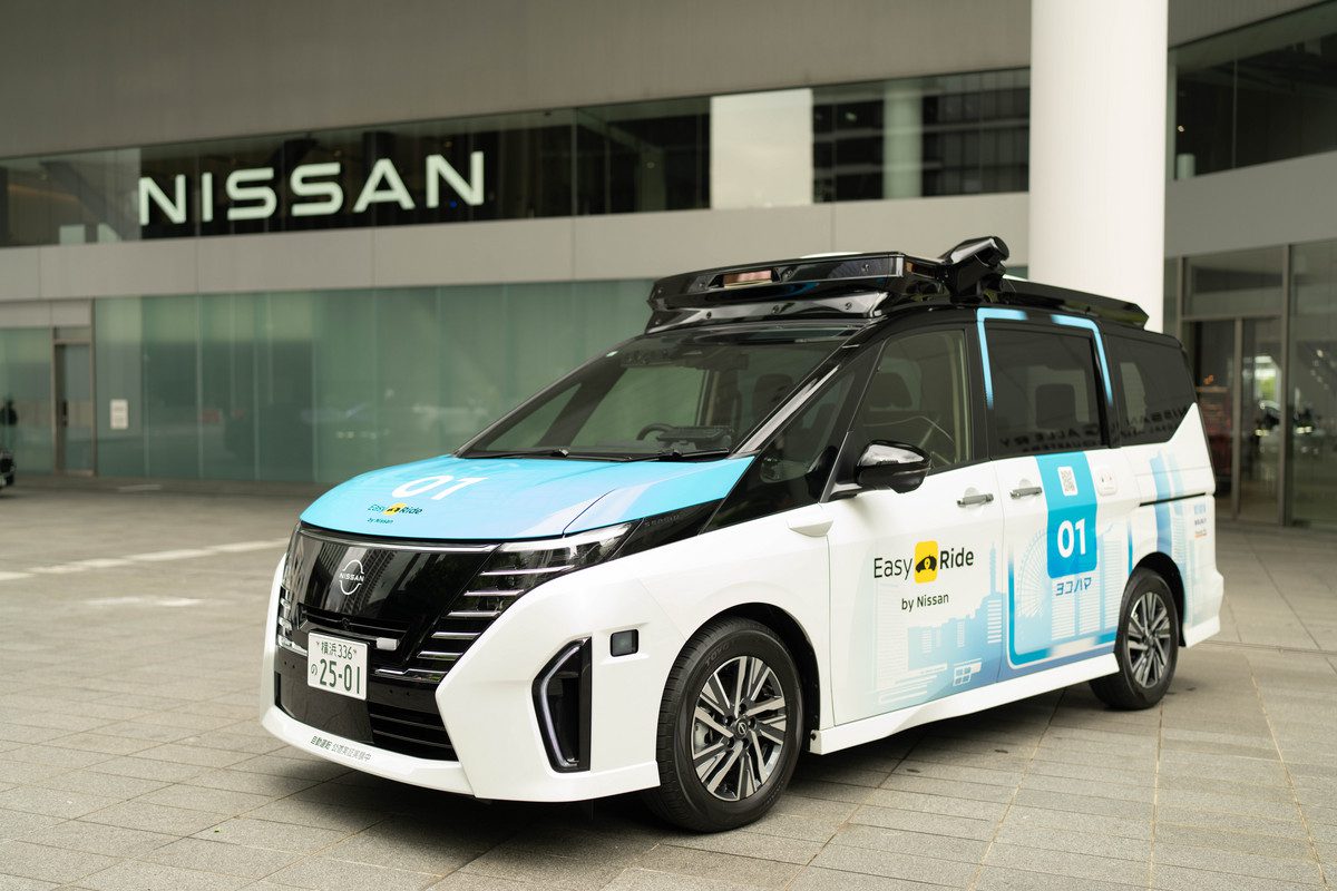 Nissan's Driverless Dream - Autonomous Serena Minivans Hit Yokohama's Streets