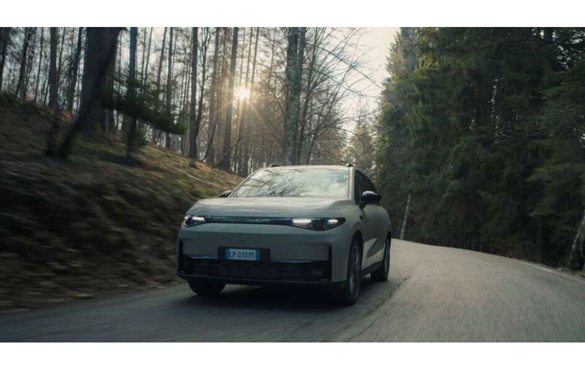 A photo of the recently unveiled all wheel drive Leapmotor C10.